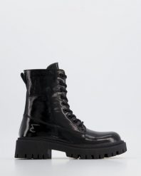 LAKIEROWANE WORKERY 22650 401 BLACK. Czarne botki Venezia, bez wzorów, z lakierowanej skóry, bez obcasa, bez zapięcia. Za 329.00 zł.