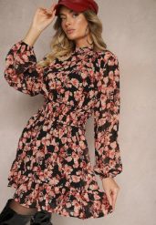 Czarna Taliowana Sukienka w Kwiaty z Gumką w Pasie Ozdobiona Falbanką Ziarae. Czarne sukienki Renee, na imprezę, l, bez wzorów, eleganckie, bez kołnierzyka, bez ramiączek, mini, kopertowe. W wyprzedaży za 127.99 zł.