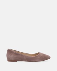 BEŻOWE BALERINY Z ZAMSZU 44007 SUE TAUPE. Brązowe baleriny Venezia, bez wzorów, ze skóry, bez obcasa, bez zapięcia. Za 339.00 zł.