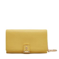 Torebka Tommy Hilfiger. Żółte kopertówki Tommy Hilfiger, bez wzorów, wizytowe, bez dodatków. Za 389.99 zł.