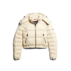 Damska krótka kurtka z kapturem Superdry Fuji. Brązowe kurtki Superdry, bez wzorów, z puchu, eleganckie, z kapturem. Za 495.90 zł.