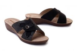 INBLU GL-54 014 czarny, klapki damskie. Czarne klapki Inblu, bez wzorów, bez obcasa, na koturnie, bez zapięcia. Za 79.99 zł.
