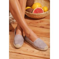 Szare Espadryle Awarded. Espadryle marki Born2be. Za 69.99 zł.