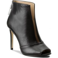 Szpilki GUESS - Funtime2 FLFN21 LEA09 BLACK. Botki marki Guess. W wyprzedaży za 499.00 zł.