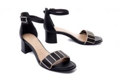 TAMARIS 28259-28 021 black/nude, sandały damskie. Czarne sandały Tamaris, bez wzorów, z gumy, bez obcasa, bez zapięcia. Za 349.90 zł.