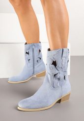 Niebieskie Ażurowe Botki na Stożku w Stylu Kowbojek Felenora. Niebieskie botki Renee, w ażurowe wzory, z jeansu, bez obcasa, na obcasie, bez zapięcia. W wyprzedaży za 142.49 zł.