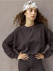 Krótka prążkowana bluza crewneck z wiskozą - brązowy. Brązowe bluzy bez kaptura Sinsay, l, bez wzorów, prążkowane, bez kaptura. Za 39.99 zł.