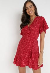 Bordowa Sukienka Devizo. Czerwone sukienki Born2be, xs, bez wzorów, z materiału, bez kołnierzyka, bez ramiączek, mini, kopertowe. W wyprzedaży za 55.99 zł.