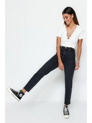 Trendyol Dżinsy - Slim fit - w kolorze czarnym rozmiar: 40. Czarne jeansy Trendyol, bez wzorów, klasyczne, z podwyższonym stanem. Za 114.17 zł.