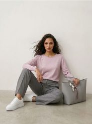 Sweter z metalizowaną nitką, z wiskozą - fioletowy. Fioletowe swetry Sinsay, l, bez wzorów, z wiskozy, bez ramiączek. Za 39.99 zł.