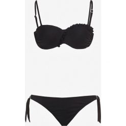 Czarne Bikini Theophyllis. Czarne bikini Born2be, z aplikacjami. W wyprzedaży za 83.99 zł.