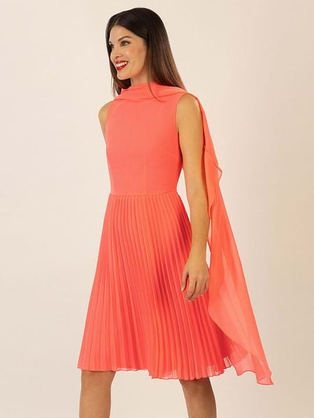 APART Sukienka w kolorze koralowym rozmiar: 38. Czerwone sukienki Apart, na co dzień, bez wzorów, bez kołnierzyka, bez ramiączek, mini, proste. Za 267.29 zł.