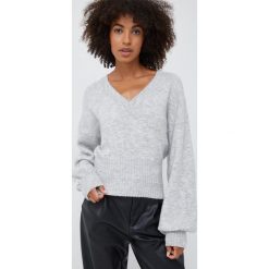 Sisley sweter z domieszką wełny damski kolor szary. Szare swetry Sisley, l, bez wzorów, z dzianiny, bez ramiączek. Za 259.99 zł.