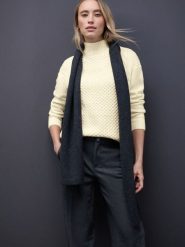 Street One Sweter damski z dzianiny Kobiety biały jednolity, 36. Białe swetry Street One, bez wzorów, z bawełny, klasyczne, bez ramiączek. Za 299.95 zł.