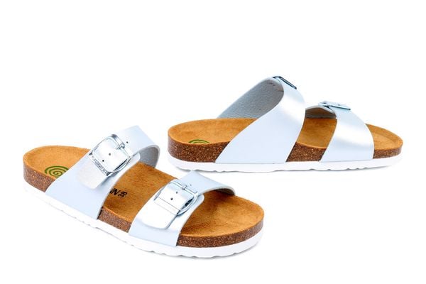 DR. BRINKMANN 700993-55 hellblau, klapki damskie. Niebieskie klapki Dr. Brinkmann, bez wzorów, bez obcasa, bez zapięcia. Za 174.17 zł.