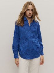 Koszula z haftem - niebieski. Niebieskie koszule Reserved, l, bez wzorów, z bawełny, bez kołnierzyka, bez ramiączek. W wyprzedaży za 69.99 zł.