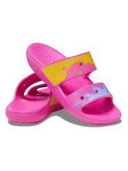 Crocs Klapki "Classic" w kolorze różowym ze wzorem rozmiar: 38/39. Różowe klapki Crocs, bez wzorów, klasyczne, z otwartym noskiem, bez obcasa, bez zapięcia. Za 90.69 zł.