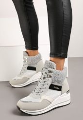 Szare Botki na Koturnie w Streetwearowym Stylu Ozdobione Futerkiem Arabelline. Szare botki Renee, bez wzorów, z futra, z okrągłym noskiem, bez obcasa, na koturnie, bez zapięcia. W wyprzedaży za 76.99 zł.