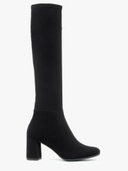 Czarne kozaki z elastyczną wąską cholewką. Czarne kozaki Ryłko, bez wzorów, z nubiku, eleganckie, z okrągłym noskiem, bez obcasa, na obcasie, bez zapięcia. Za 499.99 zł.