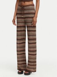 Marciano Guess Spodnie materiałowe G6GB13 Z0645 Brązowy Regular Fit. Brązowe spodnie materiałowe Marciano Guess, z aplikacjami, z materiału. Za 889.99 zł.