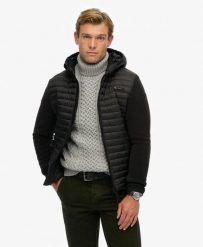 Superdry Kurtka Hooded Storm Fleece Hybrid - Czarny, Slim fit, Poliester. Czarne kurtki Superdry, s, bez wzorów, z polaru, z kapturem. Za 525.60 zł.