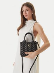 Guess Torebka J6GZ04 W4090 Czarny. Czarne torebki klasyczne Guess, z aplikacjami, ze skóry, bez dodatków. Za 269.99 zł.