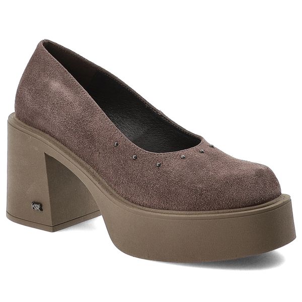 Brązowe Półbuty Karino Eleganckie Obuwie Damskie Na Obcasie. Brązowe półbuty wsuwane Karino, z aplikacjami, z weluru, eleganckie, bez obcasa, na obcasie. Za 424.99 zł.