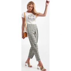 T-shirt LIU JO. Białe t-shirty Liu Jo, s, z aplikacjami, bez kołnierzyka, bez ramiączek. W wyprzedaży za 213.95 zł.
