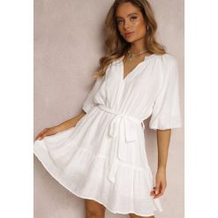 Biała Sukienka Kharon. Białe sukienki Renee, l, bez wzorów, z materiału, bez kołnierzyka, bez ramiączek, mini. W wyprzedaży za 119.99 zł.