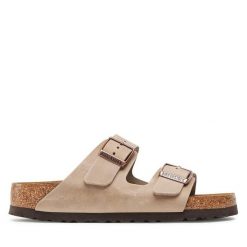 Klapki Birkenstock. Brązowe klapki Birkenstock, bez wzorów, bez obcasa, bez zapięcia. Za 409.99 zł.