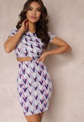 Fioletowa Sukienka Dopasowana z Wycięciem w Geometryczny Print Larai. Fioletowe sukienki Renee, l, bez wzorów, bez kołnierzyka, bez ramiączek, mini, dopasowane. W wyprzedaży za 111.99 zł.