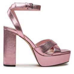 Sandały ONLY Shoes. Czerwone sandały ONLY SHOES, bez wzorów, bez obcasa, na słupku, bez zapięcia. Za 329.99 zł.