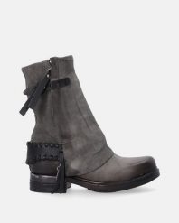 BOTKI W KOLORZE SZARYM O023LEGEOBB017. Szare botki Venezia, bez wzorów, ze skóry, bez obcasa, bez zapięcia. Za 959.00 zł.