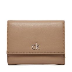Portfel Calvin Klein. Brązowe portfele Calvin Klein, bez wzorów. Za 159.99 zł.
