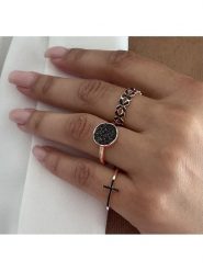 Les Favorites Pozłacany pierścionek z cyrkoniami rozmiar: 50. Czarne pierścionki Les Favorites, z cyrkonią, pozłacane. Za 108.99 zł.