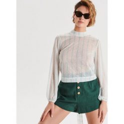 Bluzka z rozcięciem z tyłu - Biały. Bluzki Cropp. W wyprzedaży za 9.99 zł.