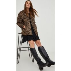 Answear Lab płaszcz z wełną kolor czarny przejściowy oversize. Czarne płaszcze Answear Lab, l, bez wzorów, z wełny, bez kaptura. Za 319.99 zł.