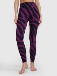 4F Legginsy funkcyjne w kolorze fioletowo-czarnym rozmiar: M. Czarne legginsy 4f, bez wzorów, z materiału, sportowe, długie. Za 87.45 zł.