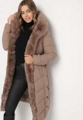 Ciemnobeżowa Pikowana Kurtka z Futerkowym Obszyciem i Paskiem Samiria. Brązowe kurtki Born2be, na zimę, l, bez wzorów, z dzianiny, biznesowe, bez kaptura. Za 299.99 zł.