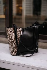 Shopperka skórzana DAN-A 706 czarna + j.pantera. Czarne torebki klasyczne DAN-A, bez wzorów, ze skóry, biznesowe, bez dodatków. Za 379.99 zł.
