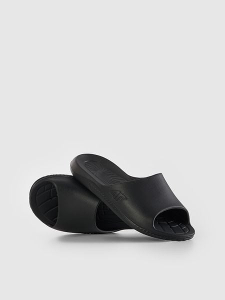 4F Klapki damskie - czarne 37. Czarne klapki 4f, bez wzorów, sportowe, bez obcasa, bez zapięcia. Za 69.99 zł.