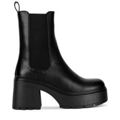 Botki DeeZee. Czarne botki DeeZee, bez wzorów, bez obcasa, na słupku, bez zapięcia. Za 139.99 zł.