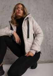 Jasnoszara Kurtka Przejściowa z Pikowanymi Przeszyciami i Kapturem Niama. Szare kurtki Renee, l, bez wzorów, z dzianiny, casualowe, z kapturem. Za 189.99 zł.