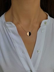 Les Favorites Pozłacany naszyjnik z zawieszką - dł. 40 cm rozmiar: onesize. Czarne naszyjniki Les Favorites, z materiału, pozłacane. Za 121.99 zł.