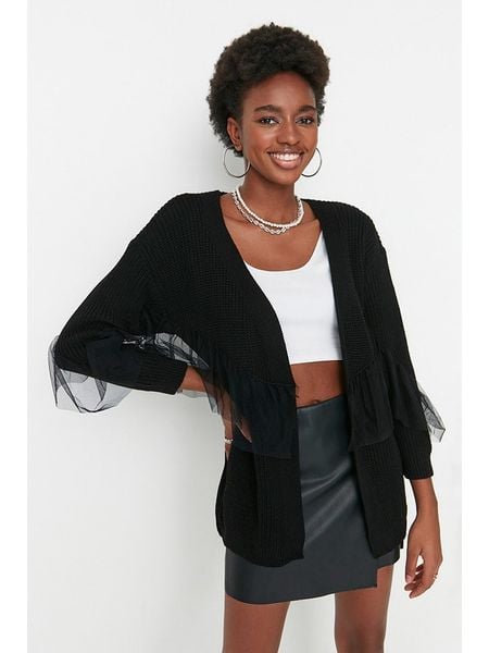 Trendyol Kardigan w kolorze czarnym rozmiar: S. Czarne swetry Trendyol, s, bez wzorów, z tiulu, bez ramiączek. Za 88.02 zł.