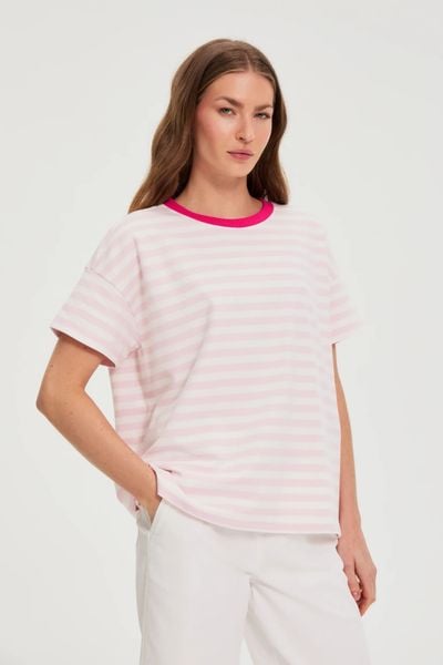 Bluza oversize w paski różowa. Czerwone bluzy MOODO, l, bez wzorów, z bawełny, bez kaptura. Za 79.99 zł.