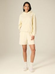 4F Spodenki dresowe damskie - żółte M. Żółte szorty 4f, bez wzorów, z dresówki, z podwyższonym stanem. Za 79.99 zł.