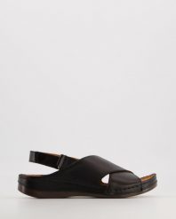 SKÓRZANE SANDAŁY P064305 BLACK. Czarne sandały Venezia, bez wzorów, ze skóry, bez obcasa, bez zapięcia. Za 189.00 zł.