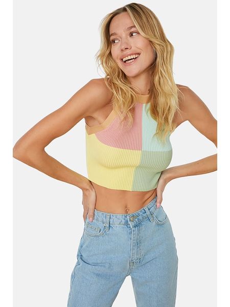 Trendyol Top ze wzorem rozmiar: XS. Topy Trendyol, xs, bez wzorów, ze splotem, bez kołnierzyka, bez ramiączek. Za 32.75 zł.