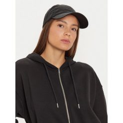 Czapka z daszkiem Armani Exchange. Czarne czapki z daszkiem Armani Exchange, bez wzorów. Za 129.99 zł.